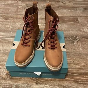 Toms boots. Women size 7 in chestnut color